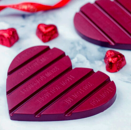 Sós karamellás Valentin napi szív alakú csokoládé tábla
