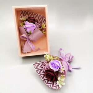 Szappanrózsa virágcsokor lila ajándékdobozban